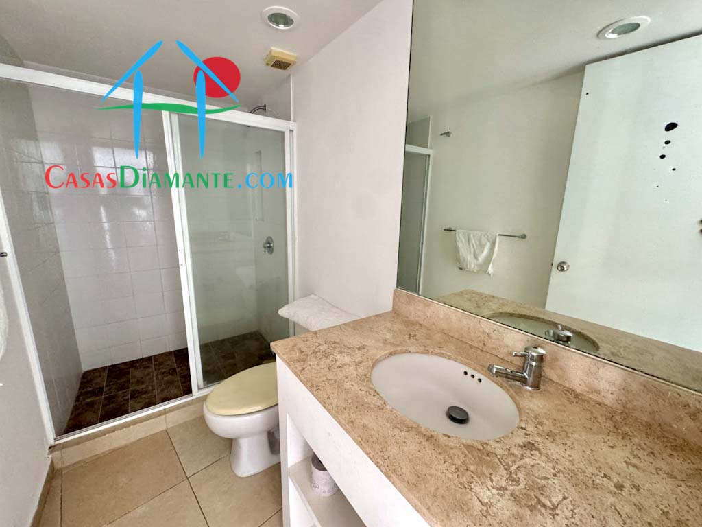 Acqualina Skylife Sur 501 - Baño completo 1